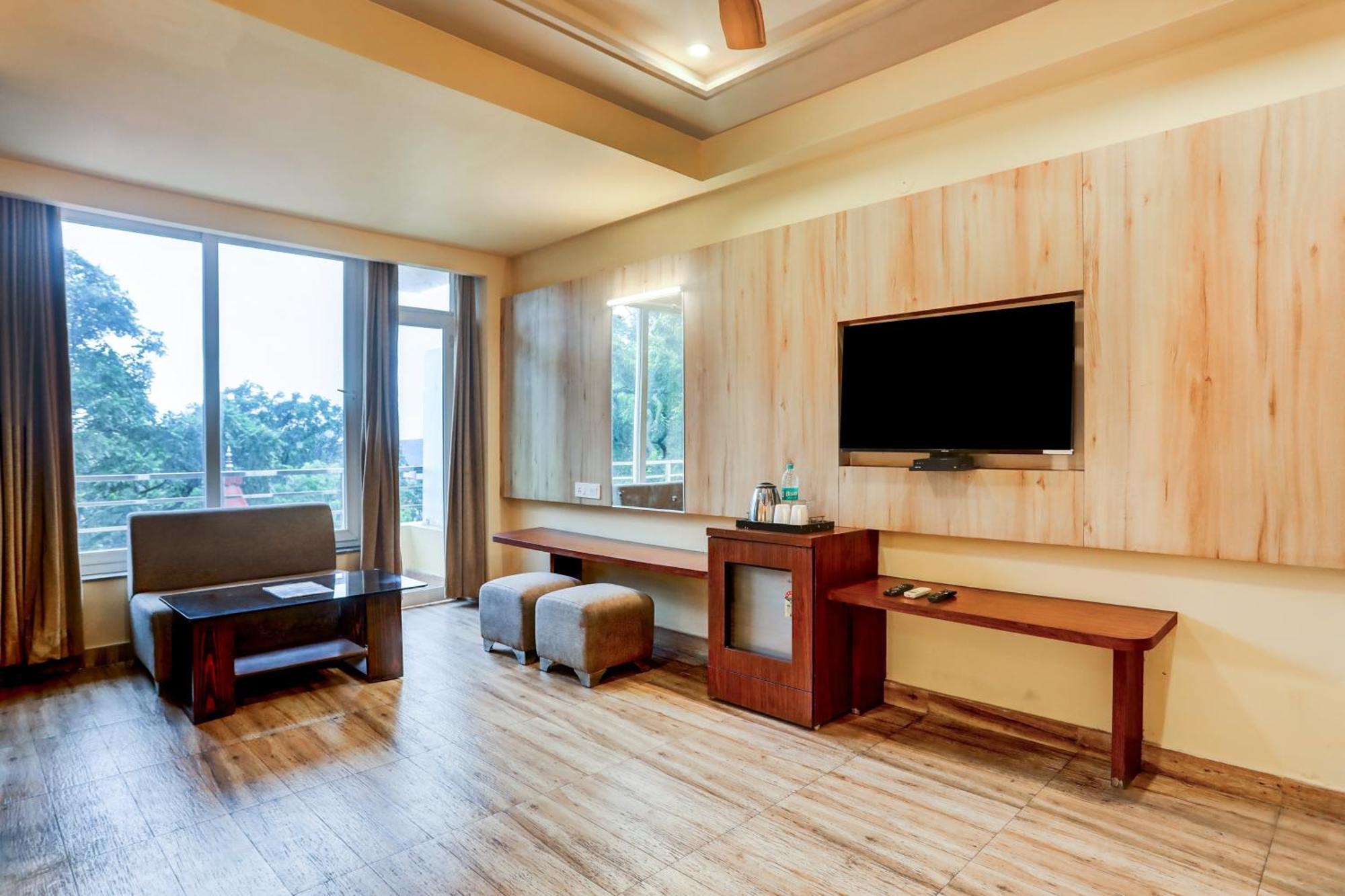 Hotel Super Townhouse Oak Pacify Hills Rājpur Exterior foto